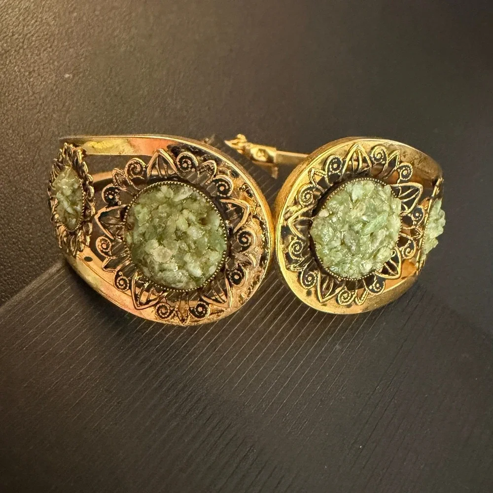 Vintage Cuff Bracelet Green Stone Gold Filigree Sunburst
